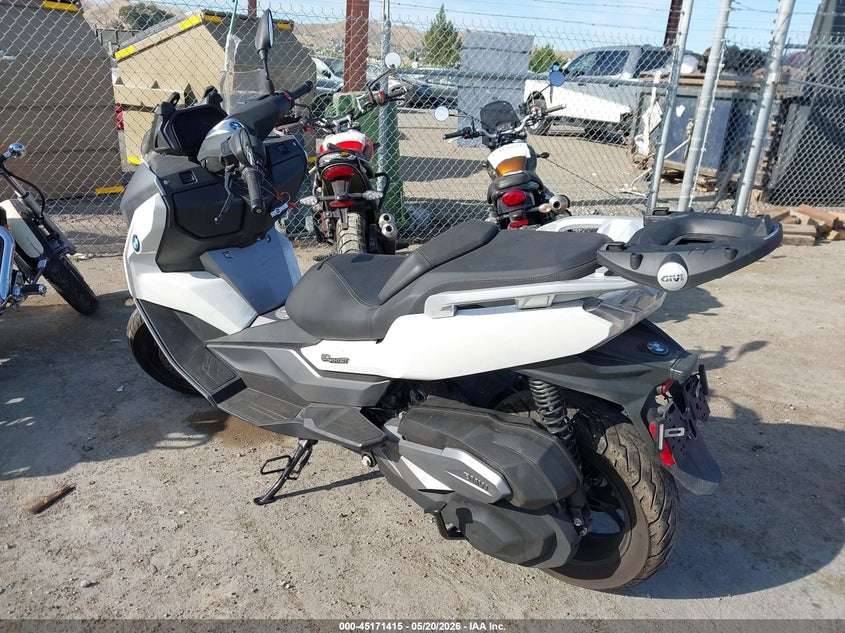 2024 BMW C VIN WB40C6308RS924578 IAAI salvage auction — FRONT END, Salvage (California), sold $3,300 on 2026-07-16 (photo 3)