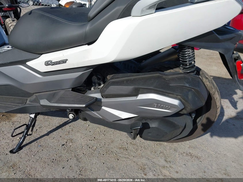 2024 BMW C VIN WB40C6308RS924578 IAAI salvage auction — FRONT END, Salvage (California), sold $3,300 on 2026-07-16 (photo 9)