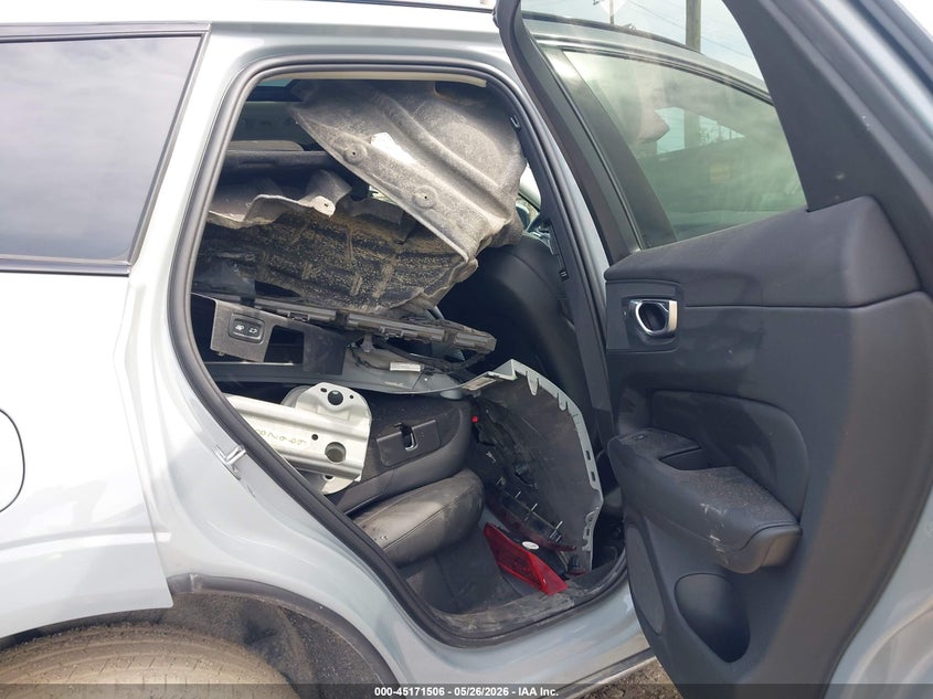 2024 Volvo Xc60 VIN YV4L12RL1R1782431 IAAI salvage auction — FRONT & REAR, Clear (Michigan), sold $15,100 on 2026-08-23 (photo 8)