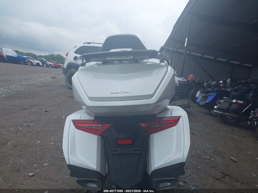 2018 Honda Gl1800c VIN JH2SC7905JK002478 IAAI salvage auction — LEFT SIDE, Salvage (Tennessee), sold $4,550 on 2026-07-22 (photo 6)