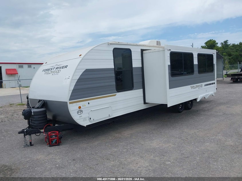 2025 Forest river Wildwood VIN 4X4TWDC2XS7380033 IAAI salvage auction — WATER/FLOOD, Rebuildable (Florida), sold $7,600 on 2026-08-19 (photo 2)