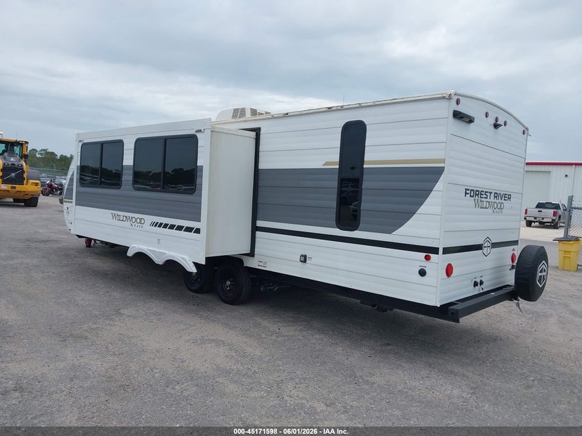 2025 Forest river Wildwood VIN 4X4TWDC2XS7380033 IAAI salvage auction — WATER/FLOOD, Rebuildable (Florida), sold $7,600 on 2026-08-19 (photo 3)