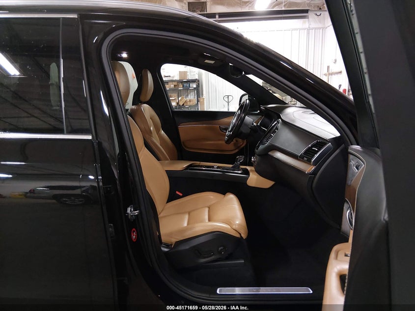 2017 Volvo Xc90 VIN YV4A22PL2H1172687 IAAI salvage auction — HAIL, Salvage Title, sold $11,500 on 2026-07-07 (photo 5)