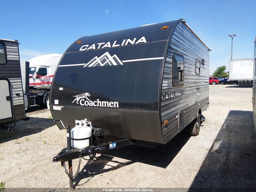2024 Coachmen Catalina VIN 5ZT2CADC2RK008157 IAAI salvage auction — HAIL, Regular Certificate (Iowa), sold $4,175 on 2026-09-23 (photo 2)