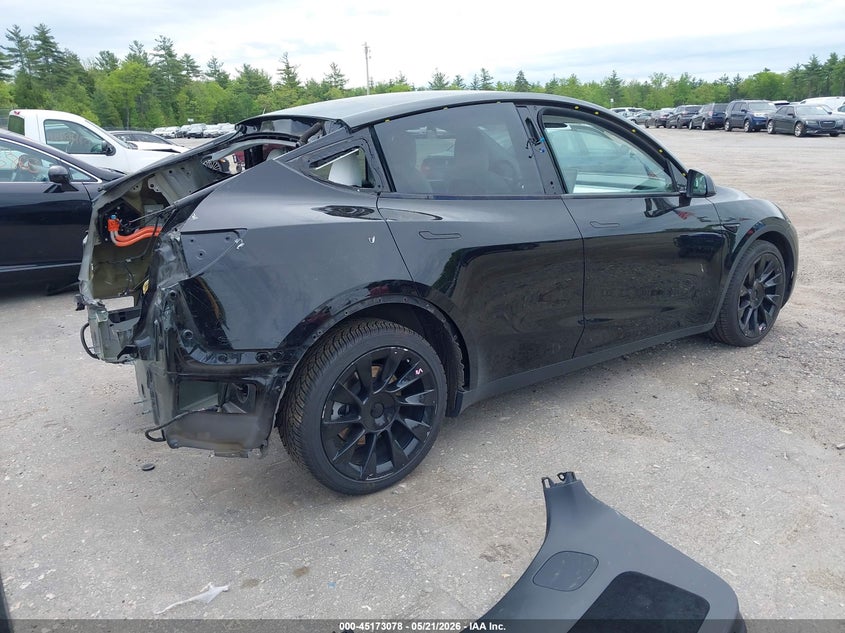 2022 Tesla Model y VIN 7SAYGDEE2NF318403 IAAI salvage auction — REAR END, Salvage Title, sold $8,600 on 2026-07-24 (photo 4)