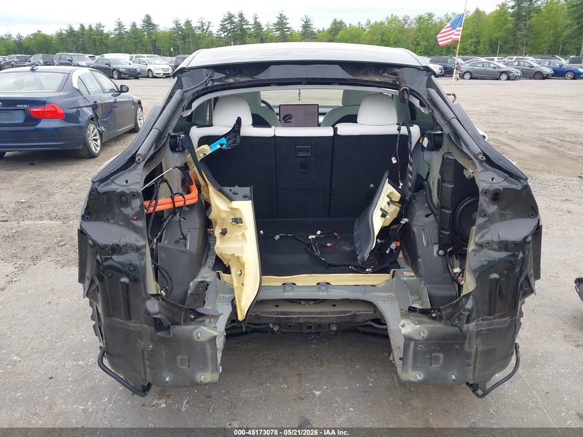 2022 Tesla Model y VIN 7SAYGDEE2NF318403 IAAI salvage auction — REAR END, Salvage Title, sold $8,600 on 2026-07-24 (photo 6)