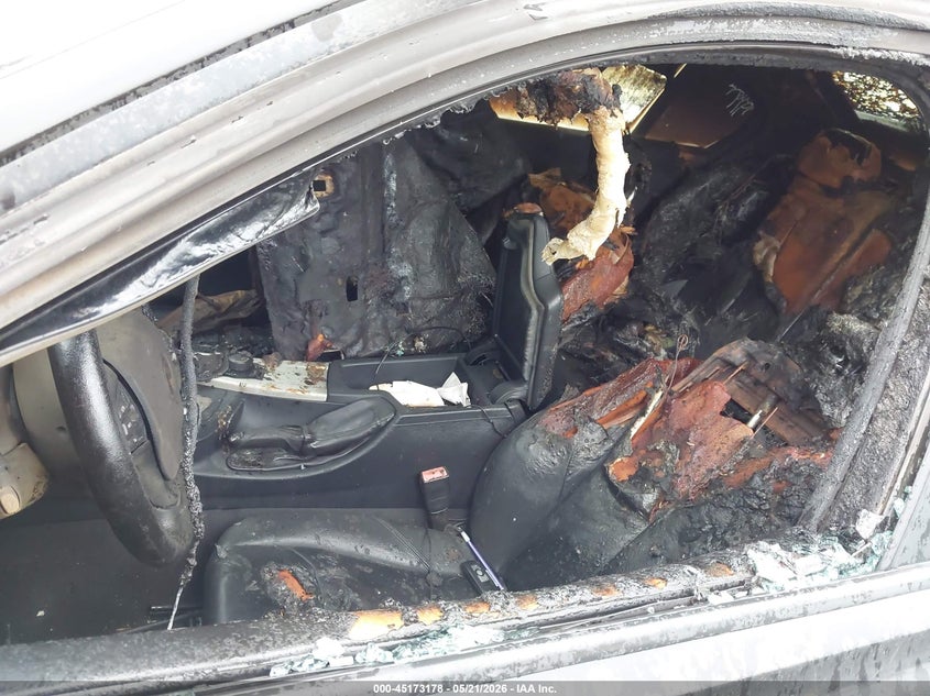 2013 BMW 3er VIN WBA3B5C52DF593758 IAAI salvage auction — EXTERIOR BURN, Wait Title, sold $500 on 2026-08-20 (photo 6)