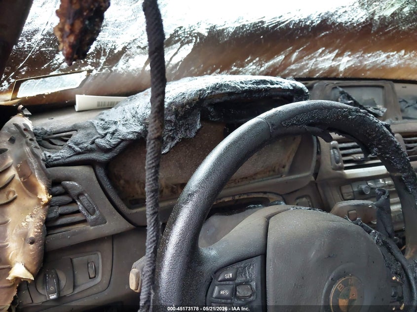 2013 BMW 3er VIN WBA3B5C52DF593758 IAAI salvage auction — EXTERIOR BURN, Wait Title, sold $500 on 2026-08-20 (photo 7)