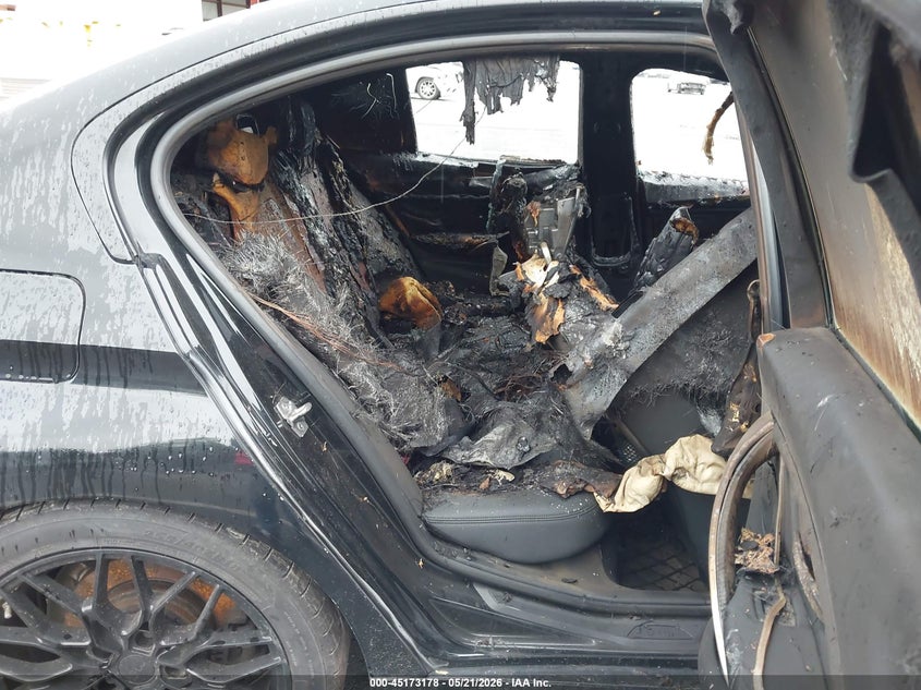 2013 BMW 3er VIN WBA3B5C52DF593758 IAAI salvage auction — EXTERIOR BURN, Wait Title, sold $500 on 2026-08-20 (photo 8)