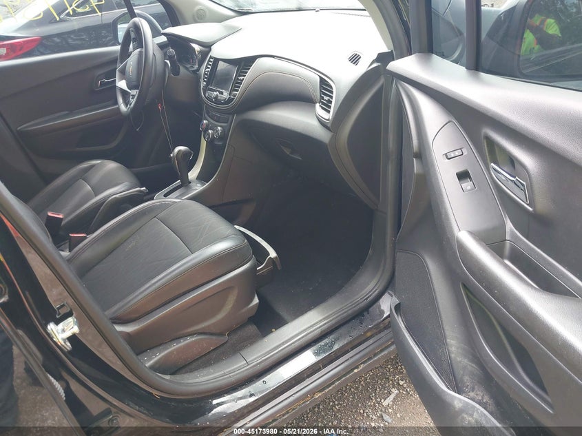 2022 Chevrolet Trax VIN KL7CJPSM5NB562522 IAAI salvage auction — WATER/FLOOD, Salvage (Indiana), sold $3,900 on 2026-07-22 (photo 5)