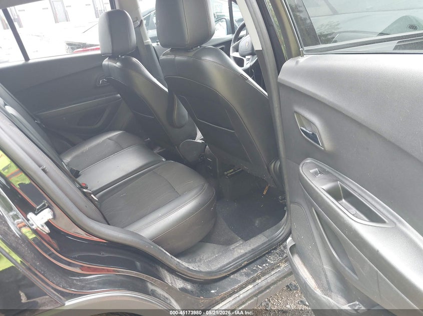 2022 Chevrolet Trax VIN KL7CJPSM5NB562522 IAAI salvage auction — WATER/FLOOD, Salvage (Indiana), sold $3,900 on 2026-07-22 (photo 8)