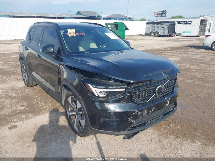 2025 Volvo Xc40 VIN YV4L12UC9S2457422 IAAI salvage auction — FRONT END, Salvage Title, sold $12,500 on 2026-08-12 (photo 1)