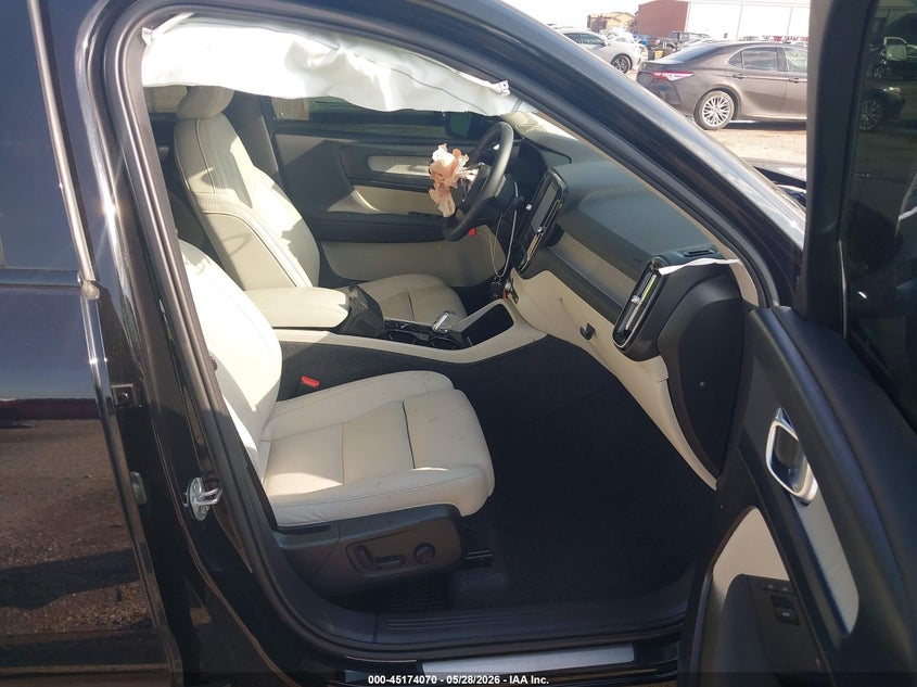 2025 Volvo Xc40 VIN YV4L12UC9S2457422 IAAI salvage auction — FRONT END, Salvage Title, sold $12,500 on 2026-08-12 (photo 5)