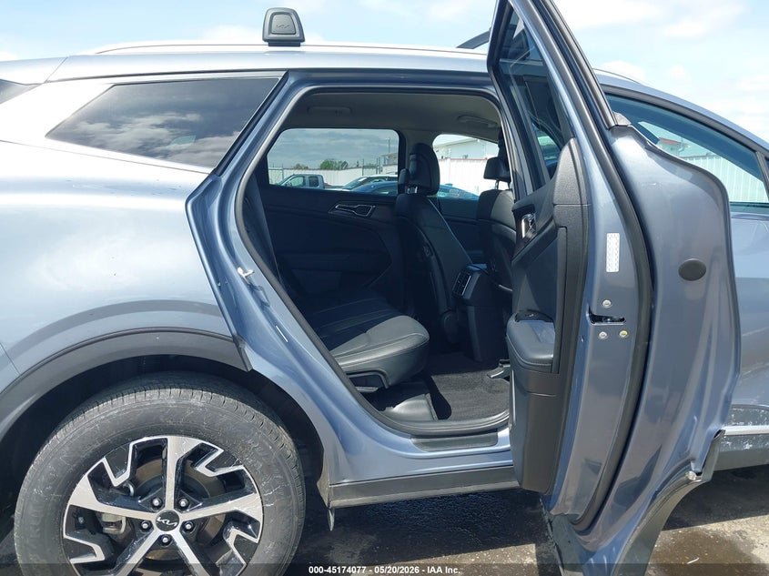 2025 Kia Sportage VIN 5XYK3CDF2SG241247 IAAI salvage auction — RIGHT SIDE, Salvage (Oregon), sold $8,500 on 2026-07-30 (photo 8)