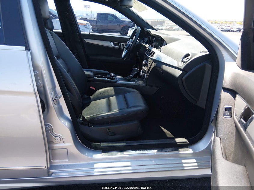 2012 Mercedes-benz C class VIN WDDGF4HB5CR216717 IAAI salvage auction — NORMAL WEAR, Clear (Nevada), sold $1,100 on 2026-07-13 (photo 5)