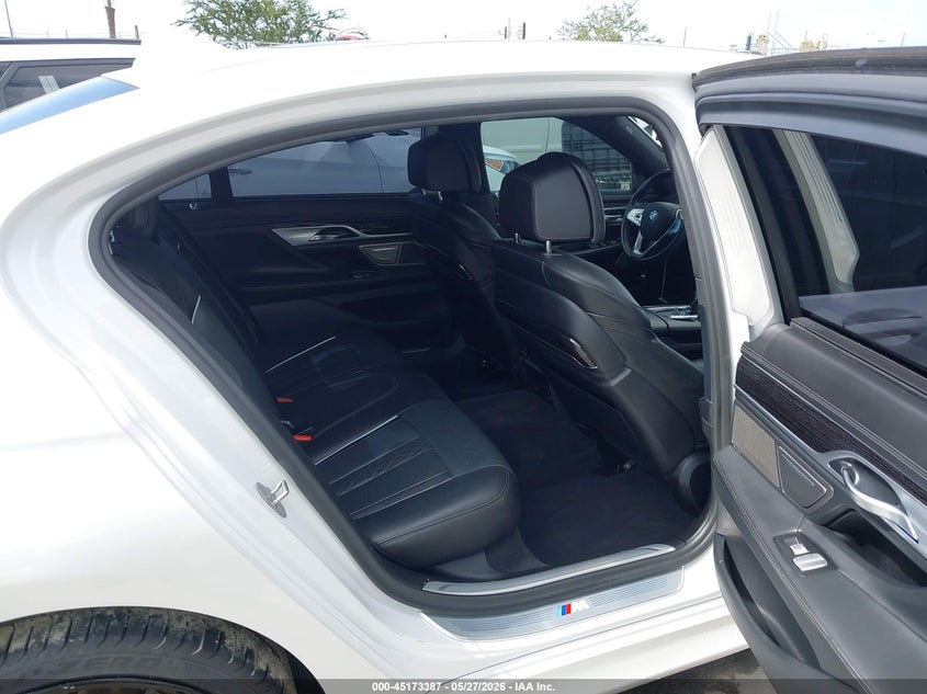 2019 BMW 7er VIN WBA7F0C5XKGM26015 IAAI salvage auction — FRONT END, Salvage (California), sold $7,300 on 2026-07-24 (photo 8)