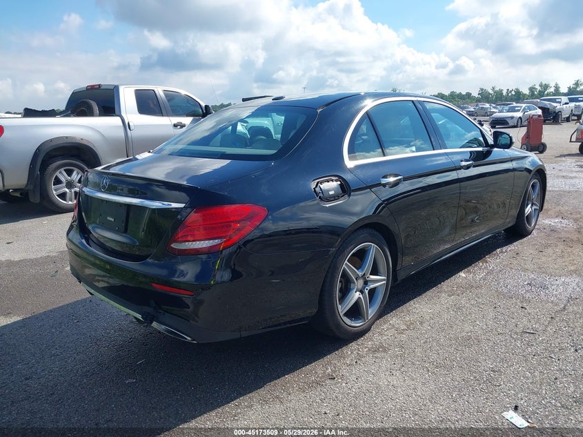 2017 Mercedes-benz E-klasse VIN WDDZF4JB0HA056447 IAAI salvage auction — WATER/FLOOD, Salvage Title, sold $4,400 on 2026-07-07 (photo 4)