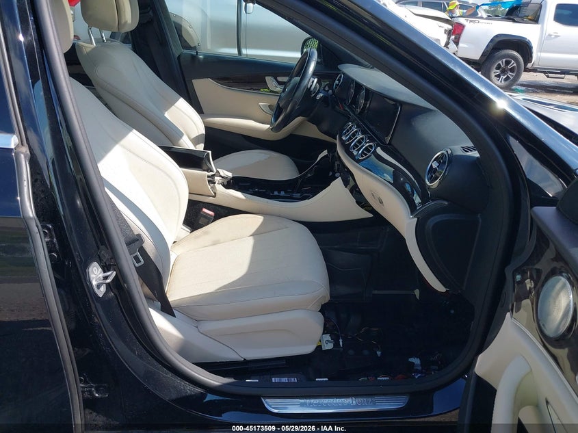 2017 Mercedes-benz E-klasse VIN WDDZF4JB0HA056447 IAAI salvage auction — WATER/FLOOD, Salvage Title, sold $4,400 on 2026-07-07 (photo 5)