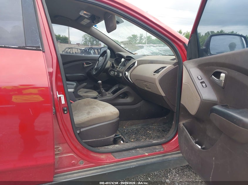 2011 Hyundai Tucson VIN KM8JT3AB5BU121899 IAAI salvage auction — ALL OVER, Clear (Missouri), sold $25 on 2026-07-27 (photo 5)