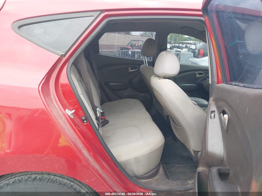 2011 Hyundai Tucson VIN KM8JT3AB5BU121899 IAAI salvage auction — ALL OVER, Clear (Missouri), sold $25 on 2026-07-27 (photo 8)