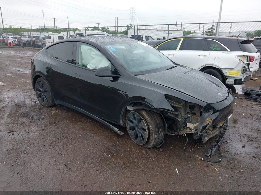 2025 Tesla Model y VIN 7SAYGDEE8SF266965 IAAI salvage auction — FRONT END, Salvage (Ohio), sold $10,700 on 2026-07-30 (photo 1)