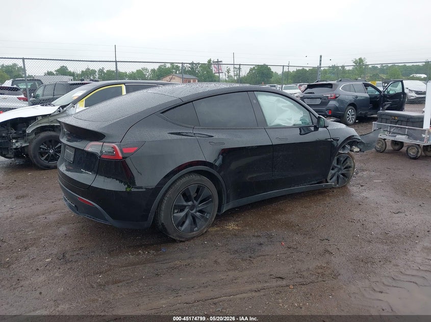 2025 Tesla Model y VIN 7SAYGDEE8SF266965 IAAI salvage auction — FRONT END, Salvage (Ohio), sold $10,700 on 2026-07-30 (photo 4)
