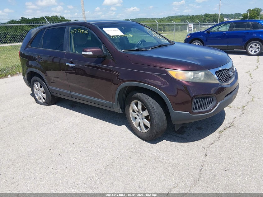2011 Kia Sorento VIN 5XYKT3A18BG070495 IAAI salvage auction — SIDE, Repossessed (Missouri), sold $925 on 2026-07-16 (photo 1)