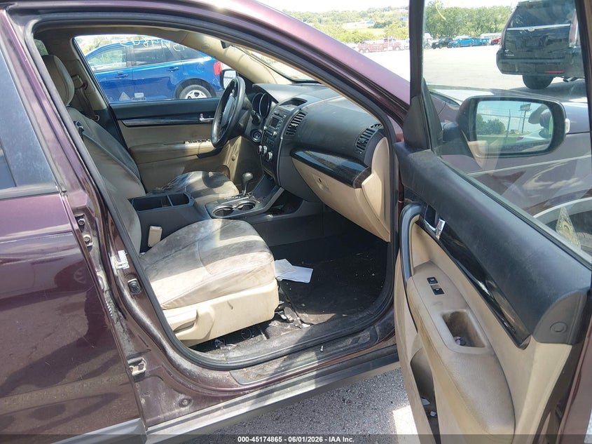 2011 Kia Sorento VIN 5XYKT3A18BG070495 IAAI salvage auction — SIDE, Repossessed (Missouri), sold $925 on 2026-07-16 (photo 5)