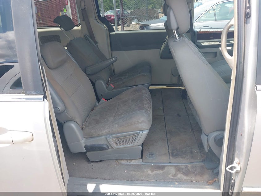 2010 Chrysler Town & country VIN 2A4RR5D11AR278677 IAAI salvage auction — NORMAL WEAR, Clear (Mississippi), sold $450 on 2026-07-09 (photo 8)