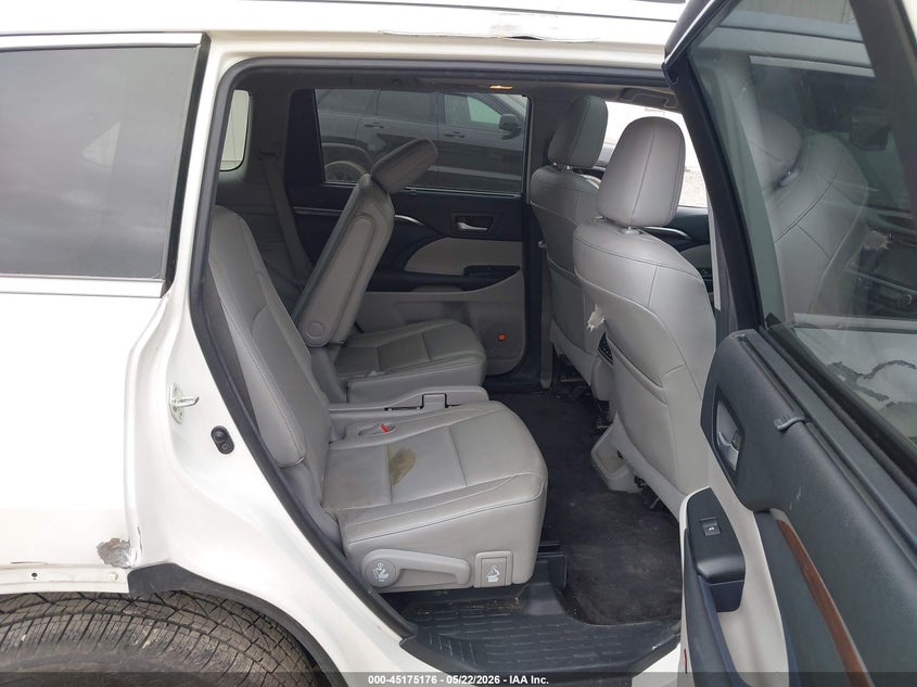 2015 Toyota Highlander VIN 5TDDKRFH5FS096954 IAAI salvage auction — RIGHT SIDE, Salvage (Iowa), sold $6,400 on 2026-07-13 (photo 8)