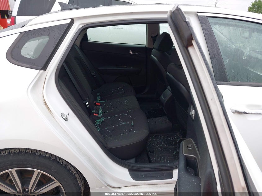 2019 Kia Optima VIN 5XXGT4L33KG323169 IAAI salvage auction — HAIL, Clear (Missouri), sold $525 on 2026-07-27 (photo 8)