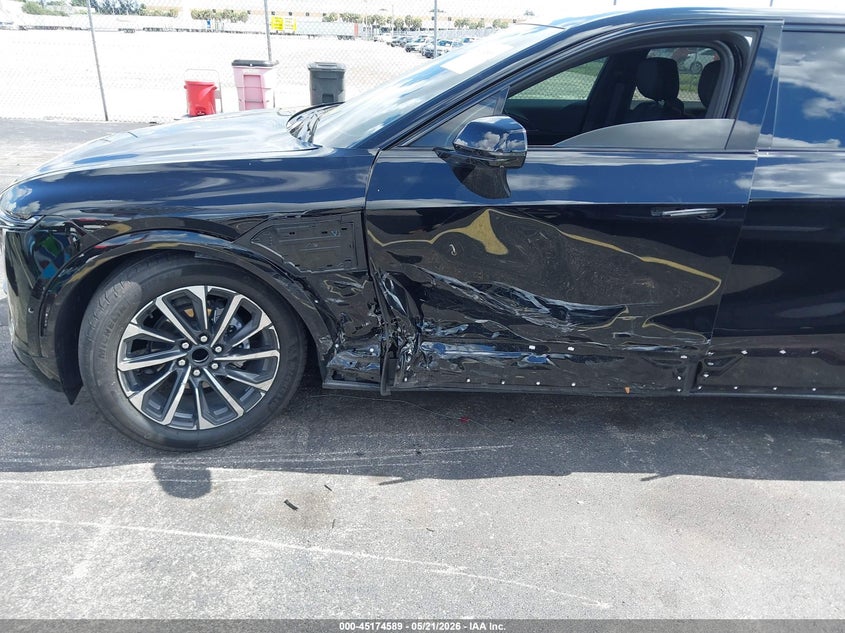 2025 Cadillac Lyriq VIN 1GYKPURK3SZ312323 IAAI salvage auction — SIDE, Rebuildable (Florida), sold $17,900 on 2026-07-16 (photo 6)
