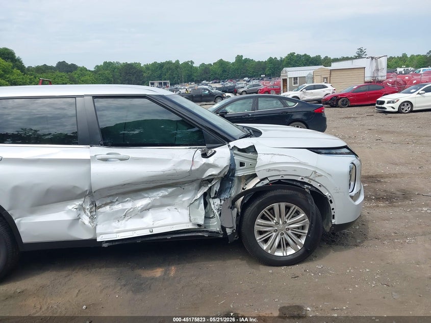 2024 Mitsubishi Outlander VIN JA4J3UA83RZ025971 IAAI salvage auction — RIGHT SIDE, Salvage Title, sold $7,750 on 2026-08-21 (photo 6)