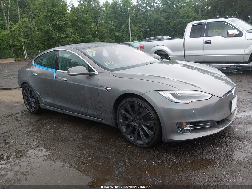 2020 Tesla Model s VIN 5YJSA1E20LF413371 — IAAI salvage auction photo