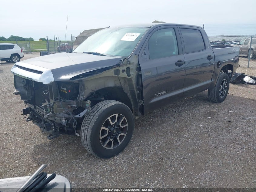 2017 Toyota Tundra VIN 5TFDW5F15HX658283 IAAI salvage auction — FRONT & REAR, Salvage (Illinois), sold $9,200 on 2026-07-12 (photo 2)