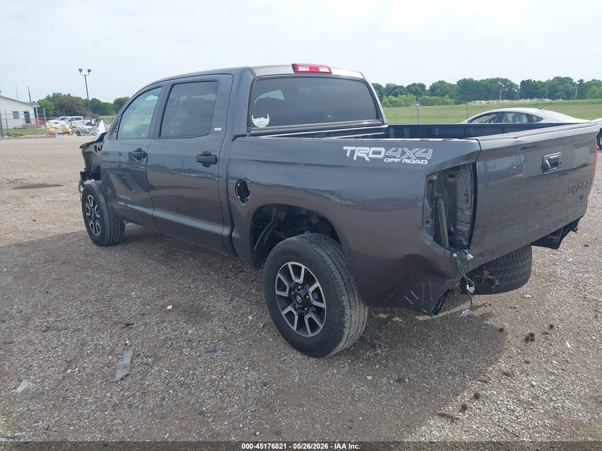 2017 Toyota Tundra VIN 5TFDW5F15HX658283 IAAI salvage auction — FRONT & REAR, Salvage (Illinois), sold $9,200 on 2026-07-12 (photo 3)