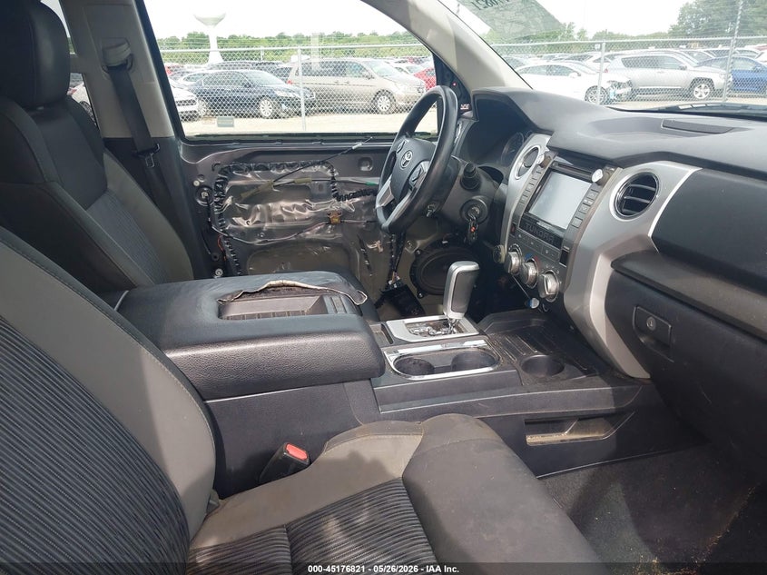 2017 Toyota Tundra VIN 5TFDW5F15HX658283 IAAI salvage auction — FRONT & REAR, Salvage (Illinois), sold $9,200 on 2026-07-12 (photo 5)