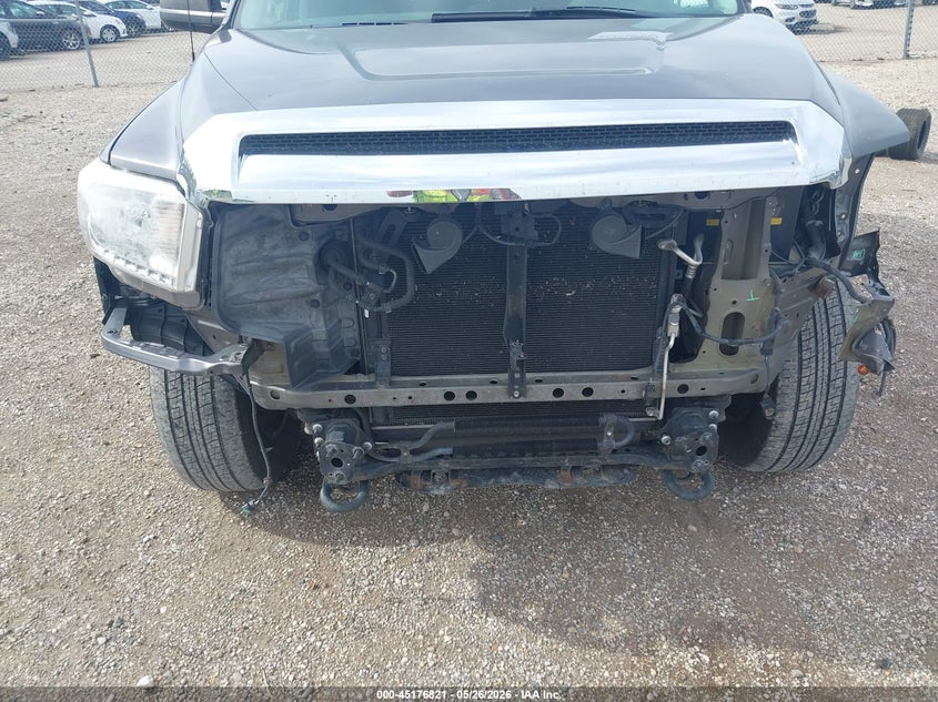 2017 Toyota Tundra VIN 5TFDW5F15HX658283 IAAI salvage auction — FRONT & REAR, Salvage (Illinois), sold $9,200 on 2026-07-12 (photo 6)
