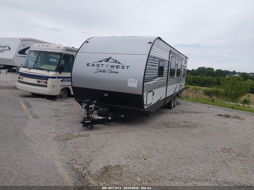 2021 East to west Della terra VIN 5ZT2DESB7M9005687 IAAI salvage auction — SIDE, Clear (Missouri), sold $5,550 on 2026-07-08 (photo 2)