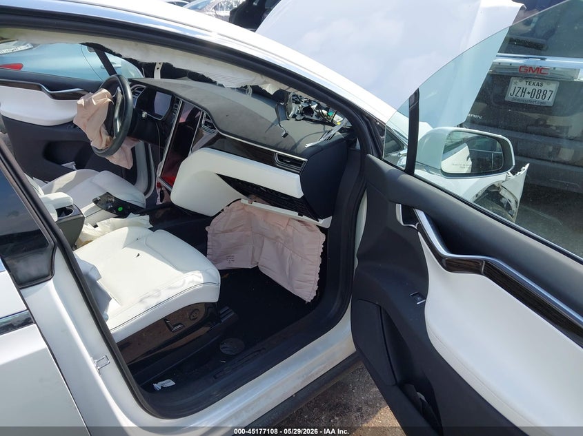 2016 Tesla Model x VIN 5YJXCAE27GF003060 IAAI salvage auction — RIGHT FRONT, Salvage Title, sold $5,150 on 2026-07-30 (photo 5)