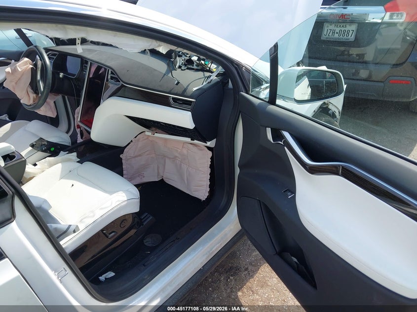 2016 Tesla Model x VIN 5YJXCAE27GF003060 IAAI salvage auction — RIGHT FRONT, Salvage Title, sold $5,150 on 2026-07-30 (photo 8)