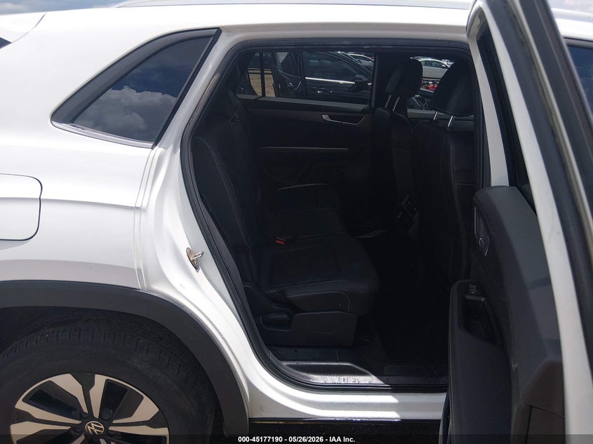 2024 Volkswagen Atlas cross sport VIN 1V2LE2CA2RC250252 IAAI salvage auction — HAIL, Salvage (Arkansas), sold $10,700 on 2026-08-22 (photo 8)