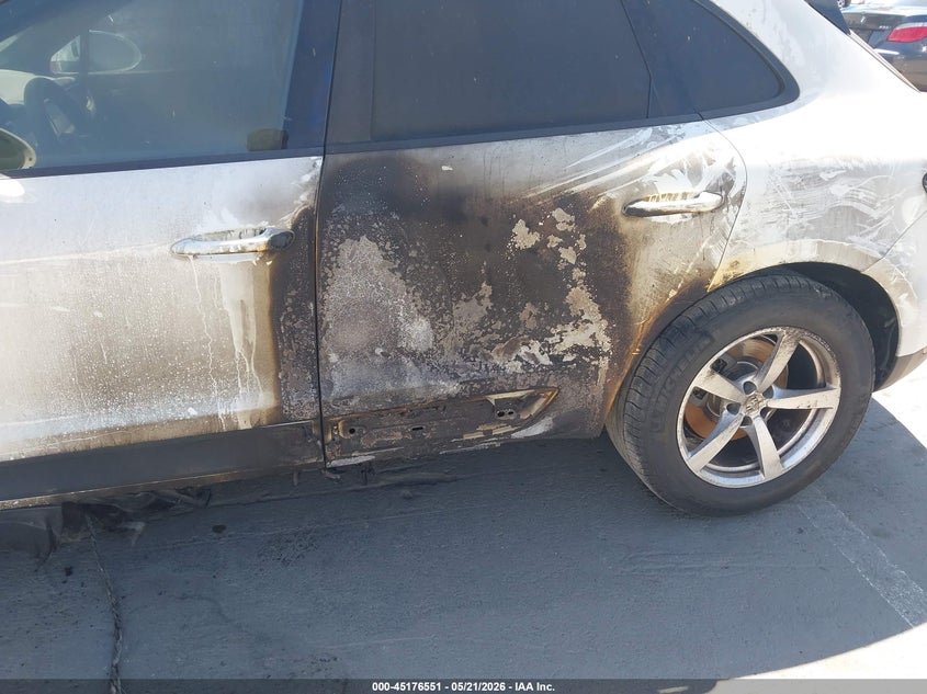 2019 Porsche Macan VIN WP1AA2A57KLB01608 IAAI salvage auction — EXTERIOR BURN, Clear (California), sold $8,700 on 2026-07-06 (photo 6)