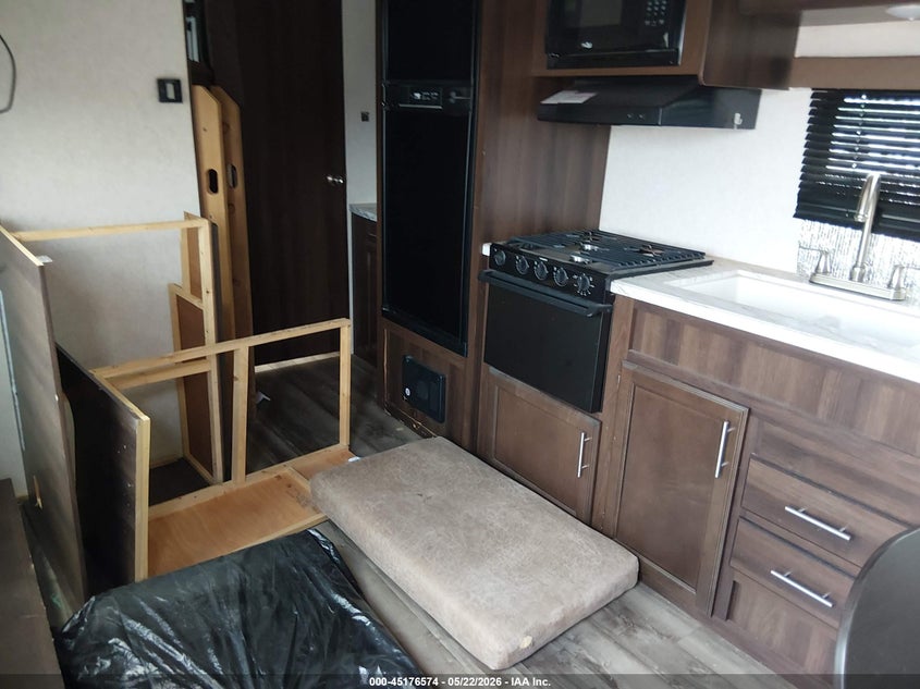 2019 Jayco Other VIN 1UJBJ0BNXK17V1344 IAAI salvage auction — HAIL, Original (Texas), sold $1,900 on 2026-07-07 (photo 8)