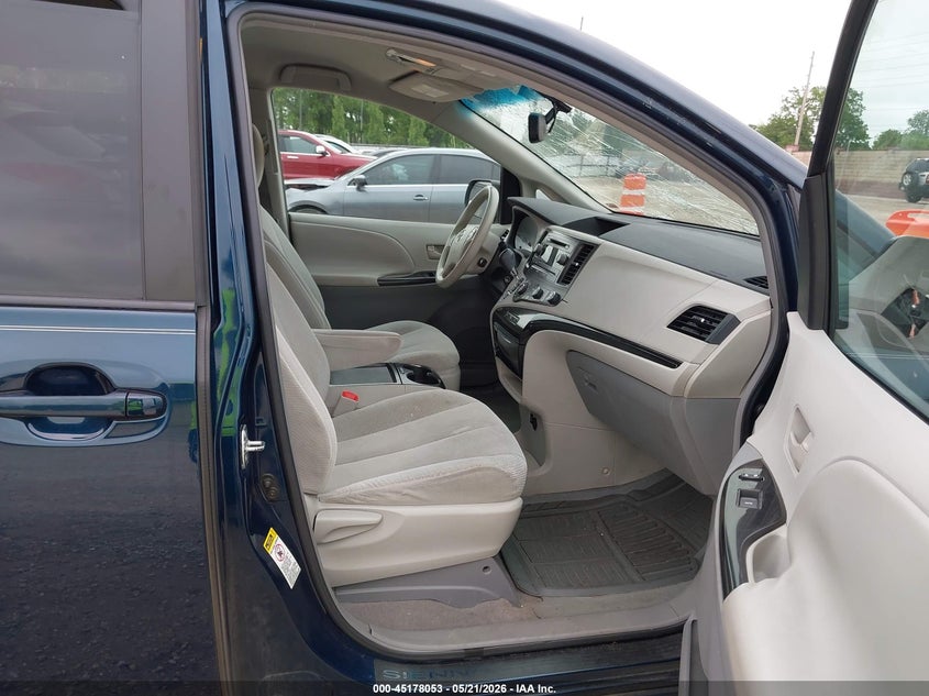 2011 Toyota Sienna VIN 5TDKK3DCXBS095028 IAAI salvage auction — HAIL, Clear (Missouri), sold $1,350 on 2026-07-13 (photo 5)