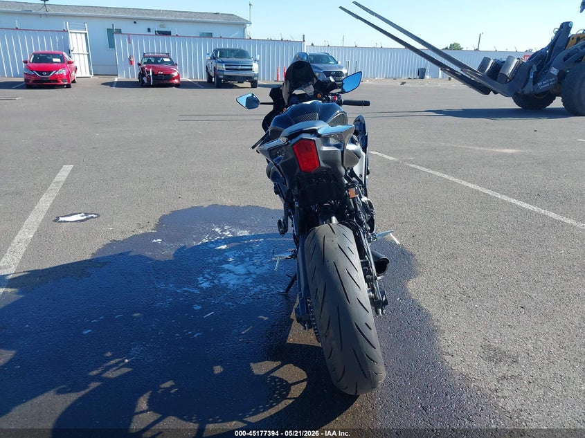 2025 Yamaha Yzf VIN JYARM38E5SA018404 IAAI salvage auction — FRONT END, Salvage (Oregon), sold $2,150 on 2026-07-21 (photo 6)