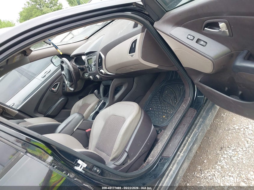 2011 Hyundai Tucson VIN KM8JU3AC4BU124783 IAAI salvage auction — HAIL, Clear (Missouri), sold $1,250 on 2026-07-13 (photo 5)