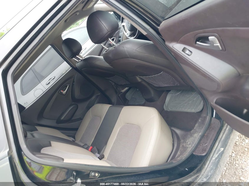 2011 Hyundai Tucson VIN KM8JU3AC4BU124783 IAAI salvage auction — HAIL, Clear (Missouri), sold $1,250 on 2026-07-13 (photo 8)