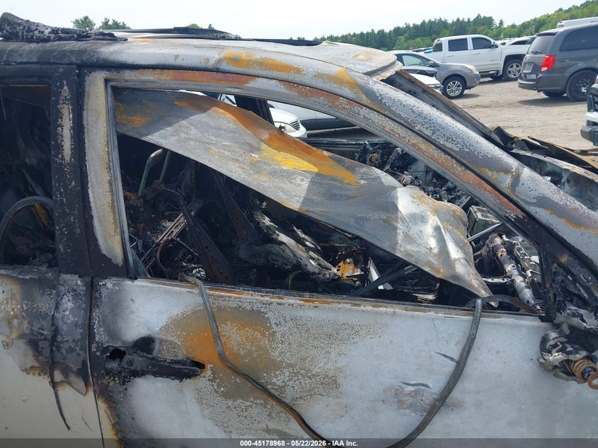 2010 Toyota Highlander hybrid VIN JTEJW3EH2A2038866 IAAI salvage auction — TOTAL BURN, Clear (Massachusetts), sold $150 on 2026-07-31 (photo 5)
