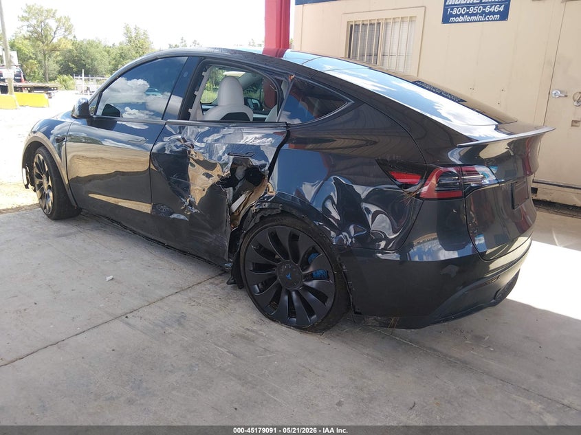 2024 Tesla Model y VIN 7SAYGDEF4RF029389 IAAI salvage auction — WATER/FLOOD, Rebuildable (Florida), sold $4,650 on 2026-07-28 (photo 3)